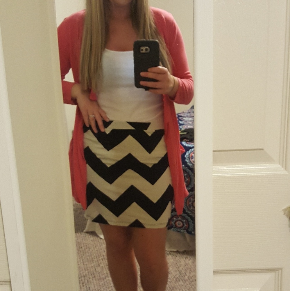 Black chevron print skirt